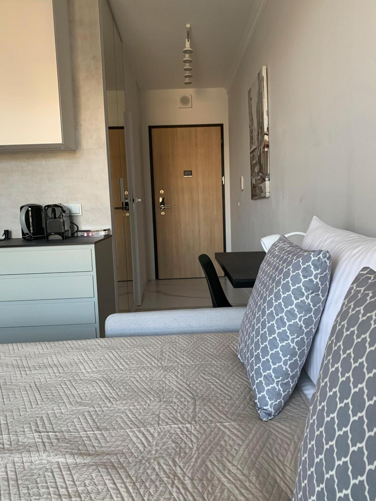 Warsaw Home Suites Bagian luar foto