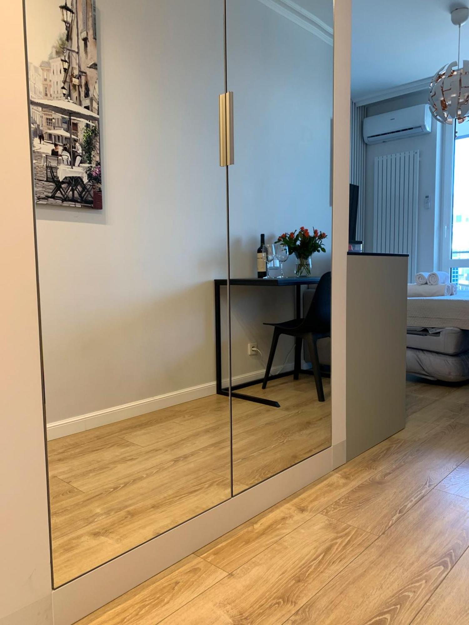 Warsaw Home Suites Bagian luar foto